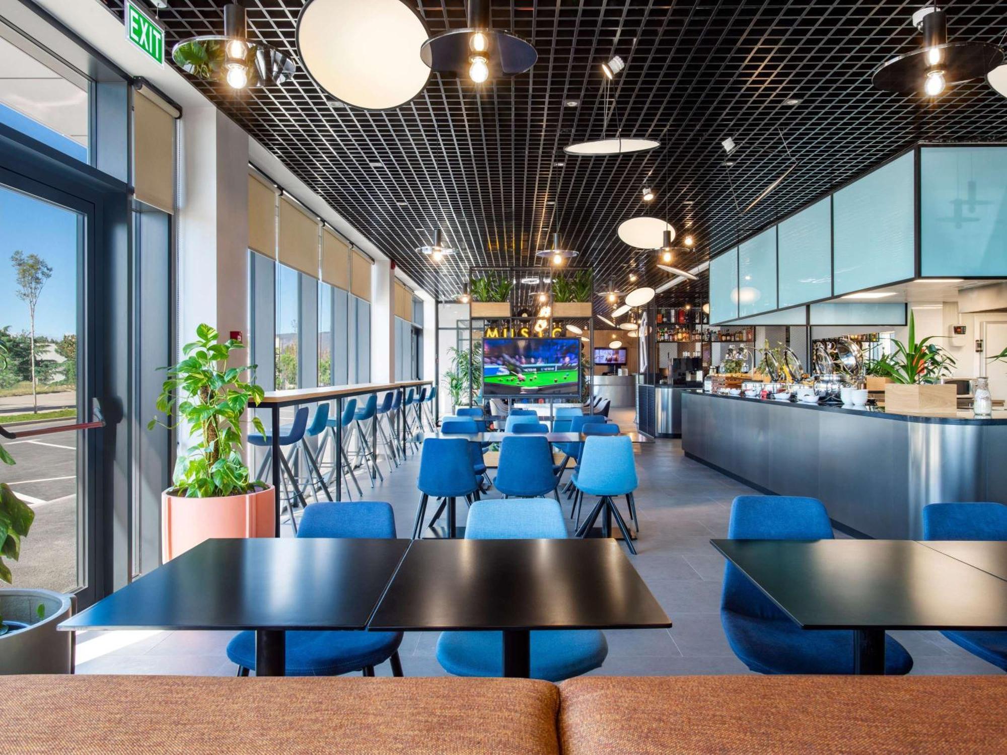 Готель Ibis Tbilisi Airport Екстер'єр фото