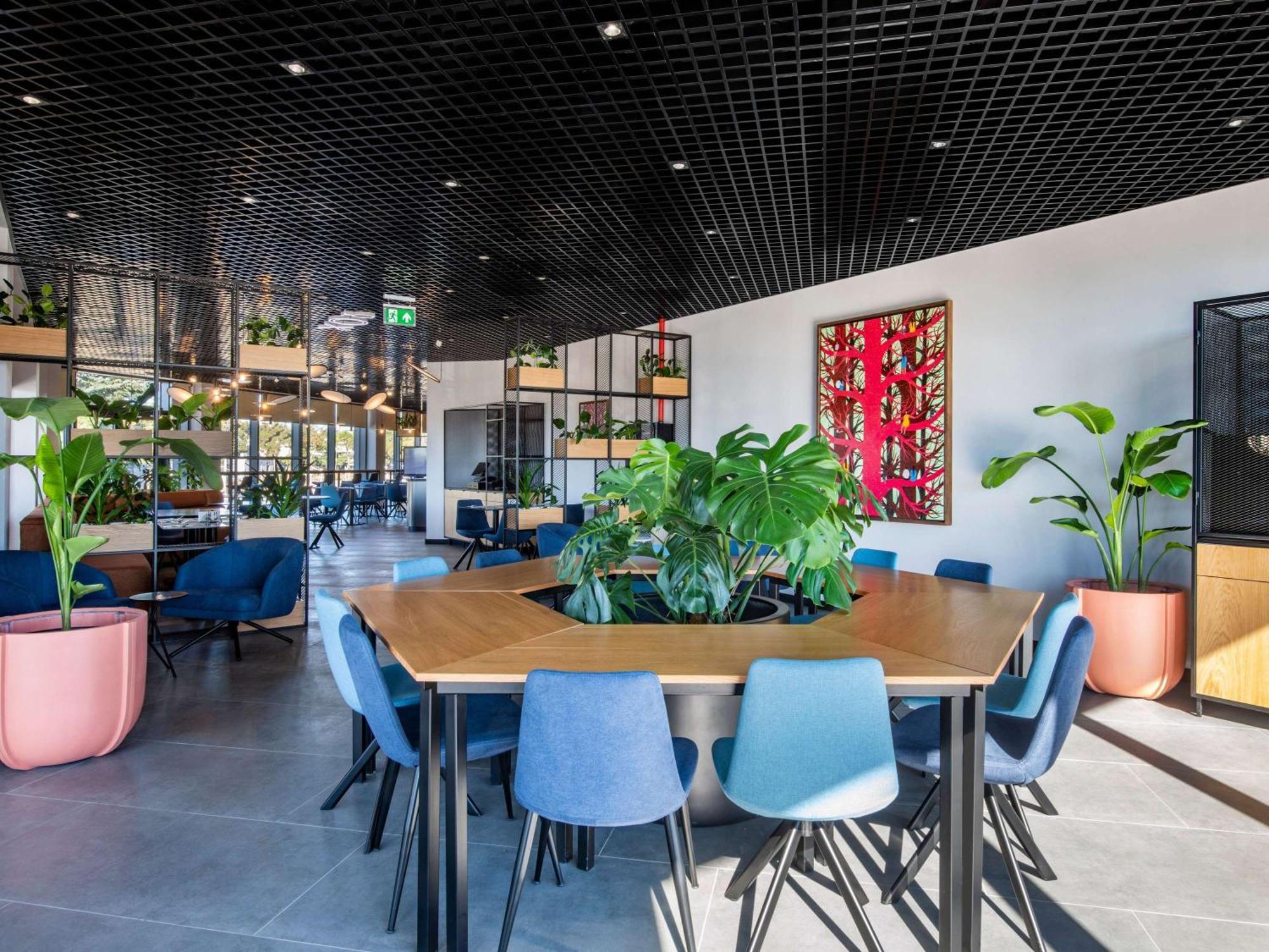 Готель Ibis Tbilisi Airport Екстер'єр фото